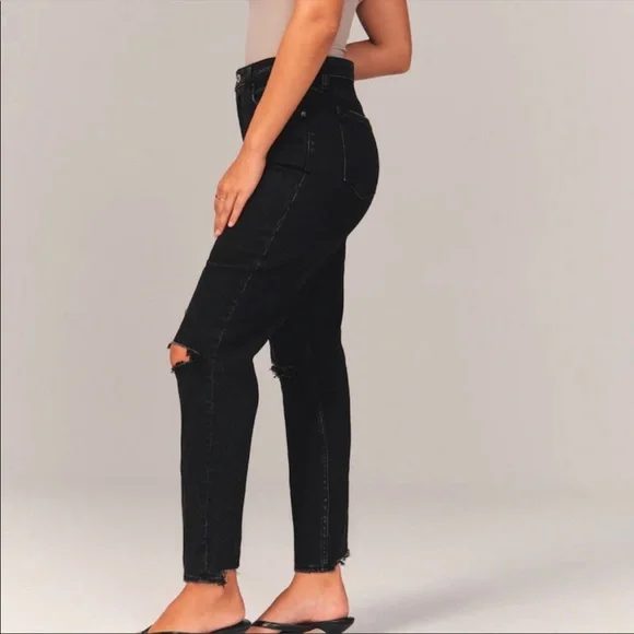 Abercrombie • black distressed mom high rise jeans sz 6